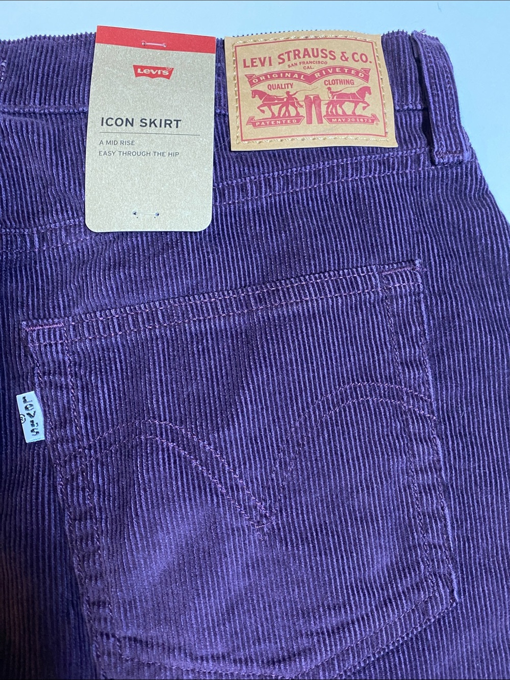 Levi’s SZ 30 Icon Dark Plum Corduroy Button Mini Skirt New D27e - Picture 3 of 11